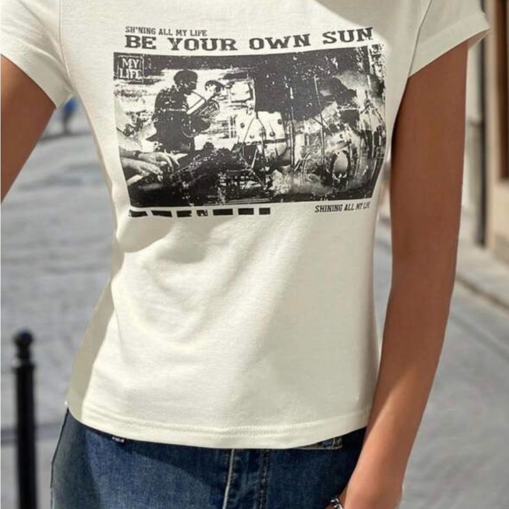 Apricot Be your own sun Graphic Tee
